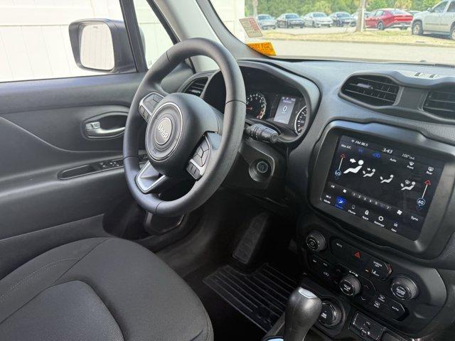 Photo of 2023 Alpine White Clearcoat Jeep Renegade