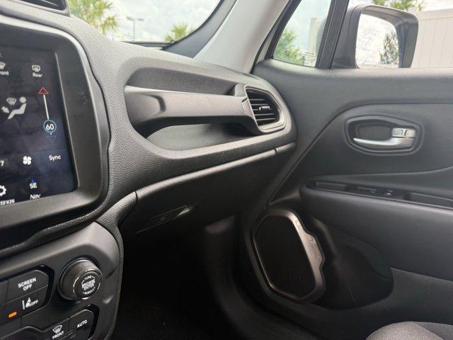 Photo of 2023 Alpine White Clearcoat Jeep Renegade
