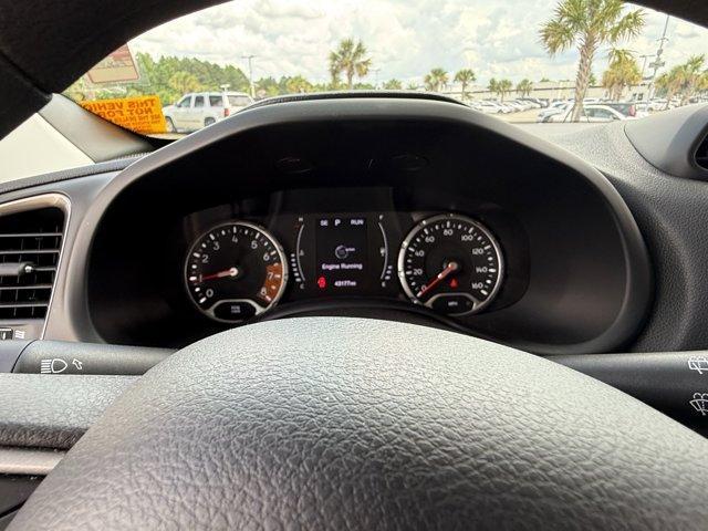 Photo of 2023 Alpine White Clearcoat Jeep Renegade