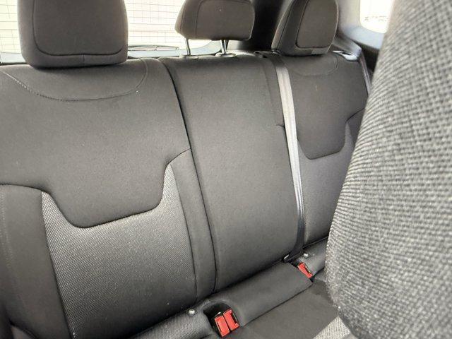 Photo of 2023 Alpine White Clearcoat Jeep Renegade