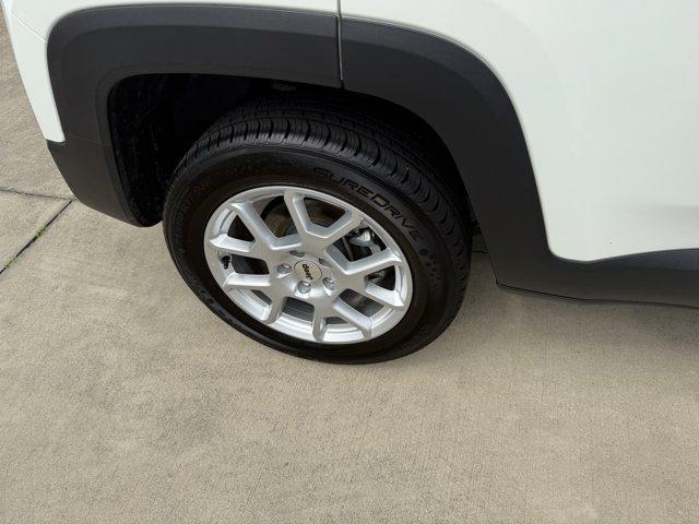Photo of 2023 Alpine White Clearcoat Jeep Renegade