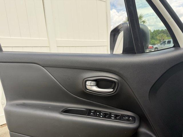 Photo of 2023 Alpine White Clearcoat Jeep Renegade
