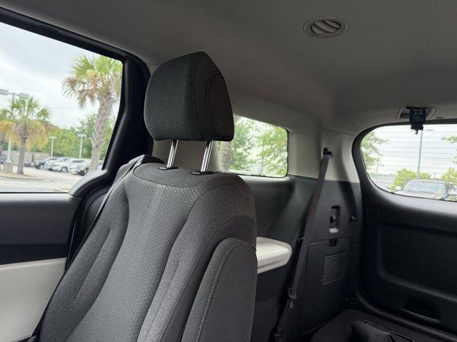 Photo of 2022 Silky Silver Kia Carnival