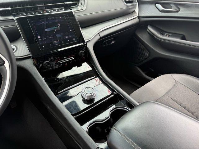 Photo of 2023 Bright White Clearcoat Jeep Grand Cherokee L
