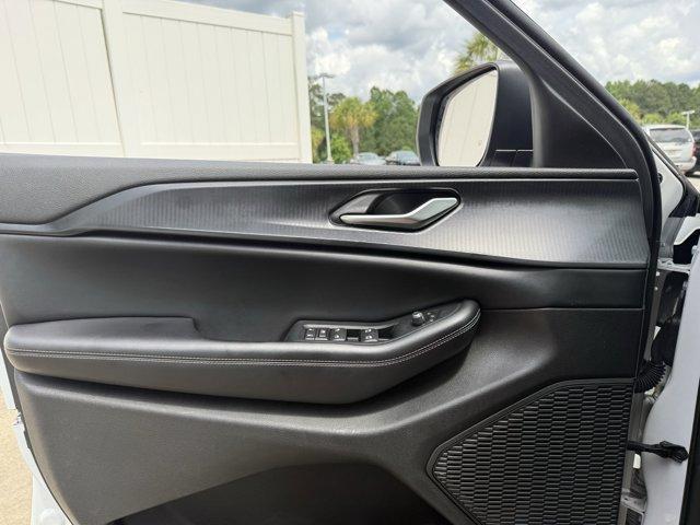 Photo of 2023 Bright White Clearcoat Jeep Grand Cherokee L