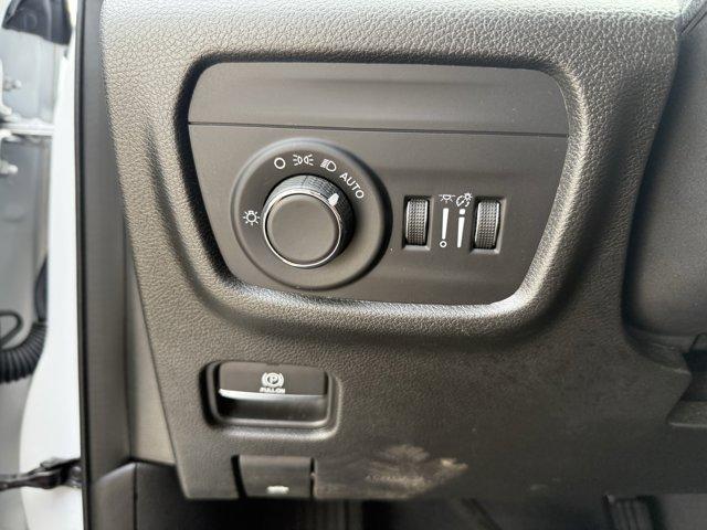 Photo of 2023 Bright White Clearcoat Jeep Grand Cherokee L