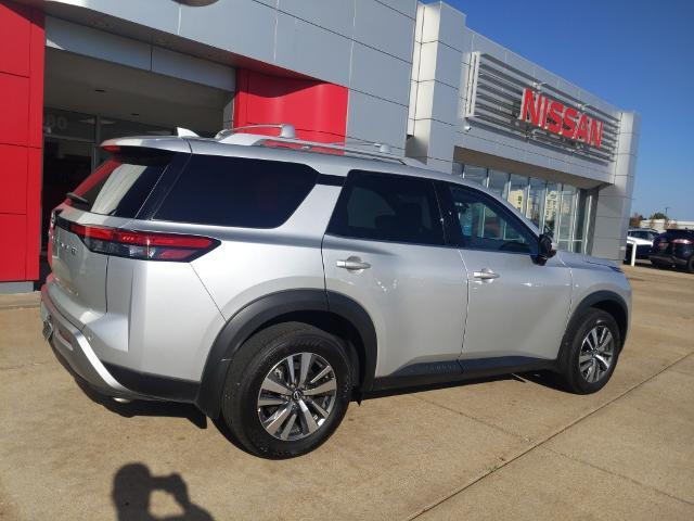 Photo of 2025 Brilliant Silver Metallic Nissan Pathfinder