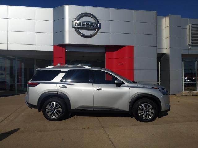 Photo of 2025 Brilliant Silver Metallic Nissan Pathfinder