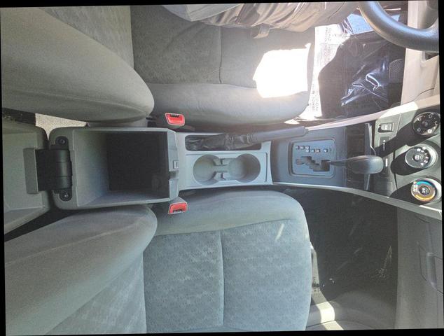 Photo of 2009 Super White Toyota Corolla