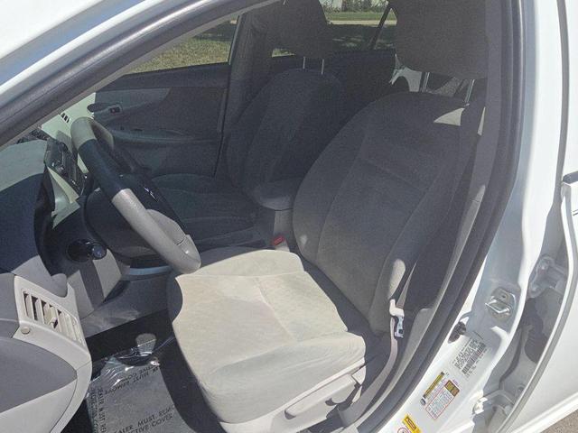 Photo of 2009 Super White Toyota Corolla