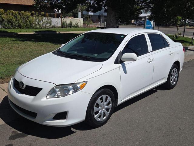 Photo of 2009 Super White Toyota Corolla