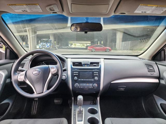 Photo of 2015 Super Black Nissan Altima
