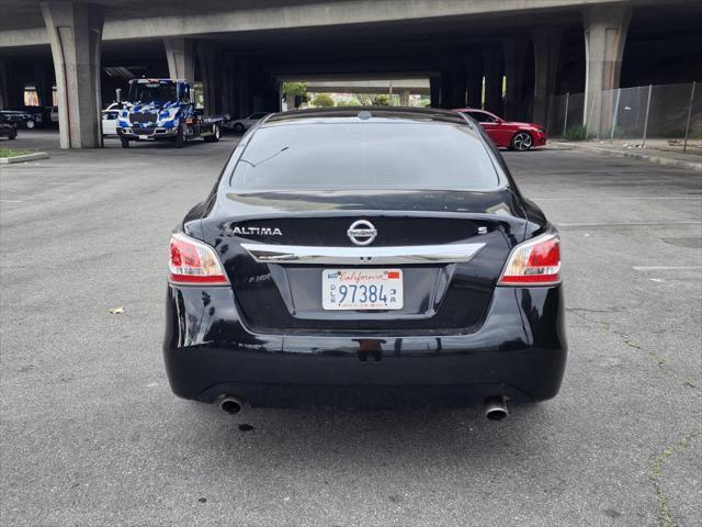 Photo of 2015 Super Black Nissan Altima