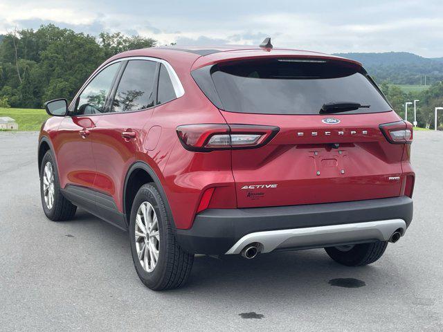 Photo of 2023 Rapid Red Metallic Tinted Clearcoat Ford Escape