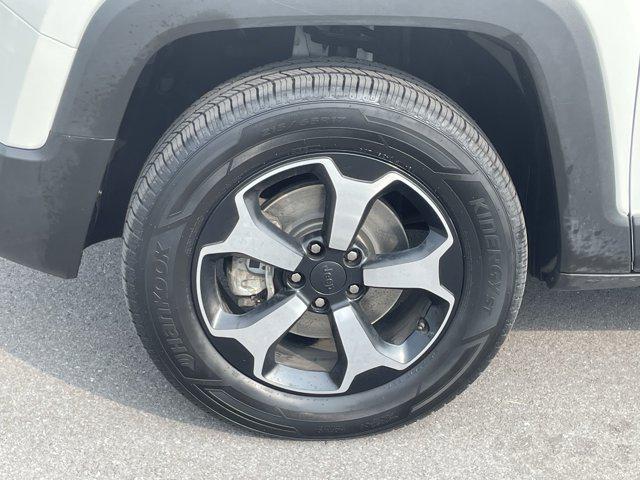 Photo of 2022 Alpine White Clearcoat Jeep Renegade