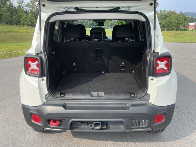 Photo of 2022 Alpine White Clearcoat Jeep Renegade