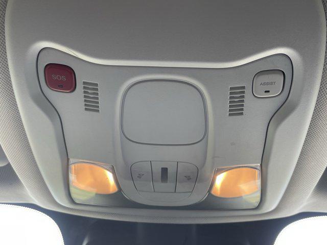 Photo of 2022 Alpine White Clearcoat Jeep Renegade