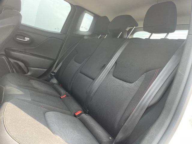 Photo of 2022 Alpine White Clearcoat Jeep Renegade