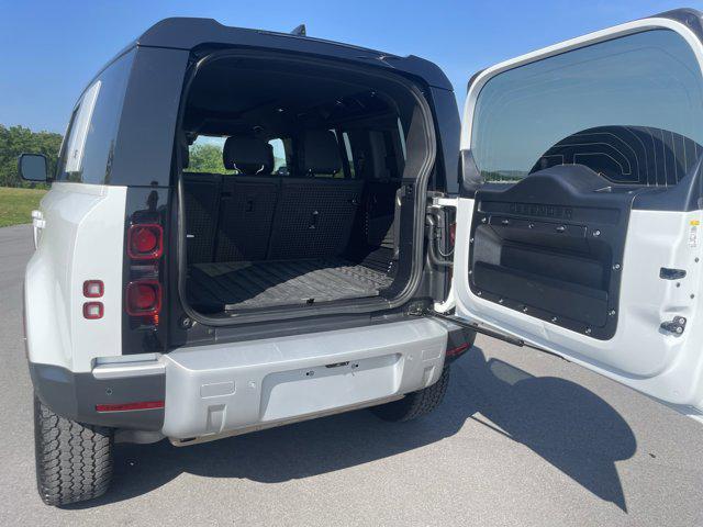 Photo of 2024 Fuji White Land Rover Defender