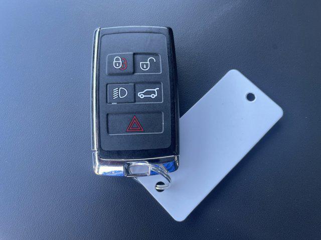 Photo of 2024 Fuji White Land Rover Defender
