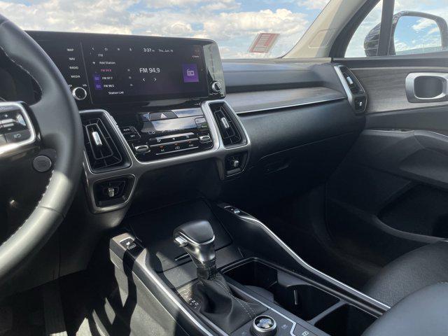 Photo of 2022 Everlasting Silver Kia Sorento
