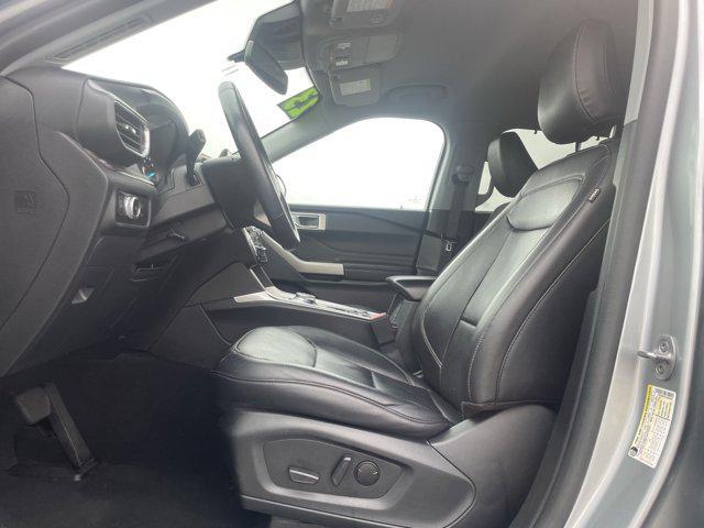 Photo of 2023 Silver Metallic Ford Explorer