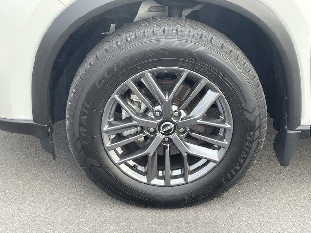 Photo of 2024 Glacier White Nissan Rogue
