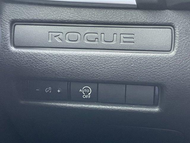 Photo of 2024 Glacier White Nissan Rogue