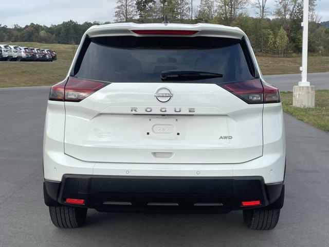 Photo of 2024 Glacier White Nissan Rogue