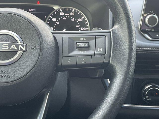 Photo of 2024 Glacier White Nissan Rogue