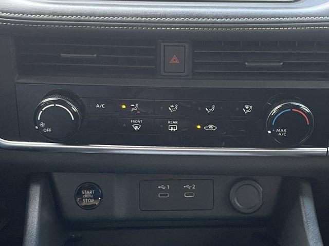 Photo of 2024 Glacier White Nissan Rogue