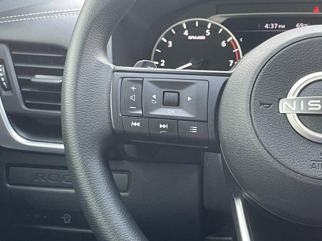 Photo of 2024 Glacier White Nissan Rogue