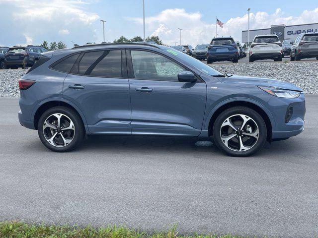 Photo of 2024 Vapor Blue Ford Escape