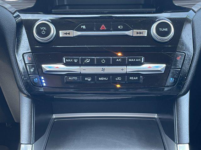 Photo of 2022 Star White Metallic Tri-Coat Ford Explorer