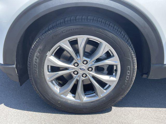 Photo of 2022 Star White Metallic Tri-Coat Ford Explorer