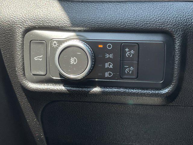 Photo of 2022 Star White Metallic Tri-Coat Ford Explorer