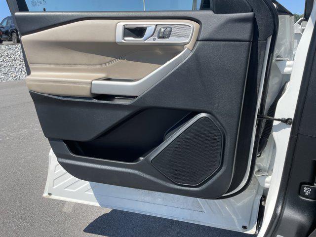 Photo of 2022 Star White Metallic Tri-Coat Ford Explorer