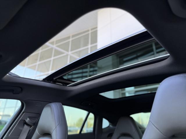 Photo of 2020 Night Blue Metallic Porsche Panamera