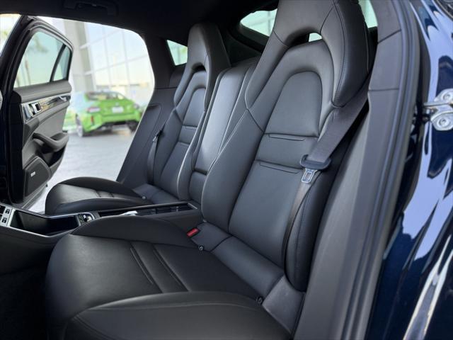 Photo of 2020 Night Blue Metallic Porsche Panamera