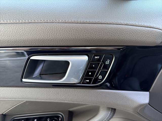Photo of 2020 Night Blue Metallic Porsche Panamera
