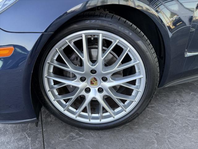 Photo of 2020 Night Blue Metallic Porsche Panamera
