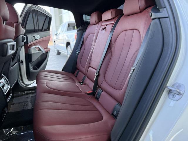 Photo of 2022 Alpine White BMW X6