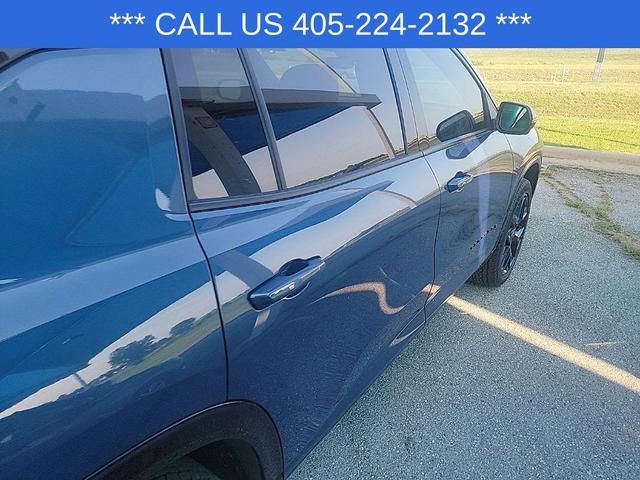 Photo of 2024 Lakeshore Blue Metallic Chevrolet Traverse
