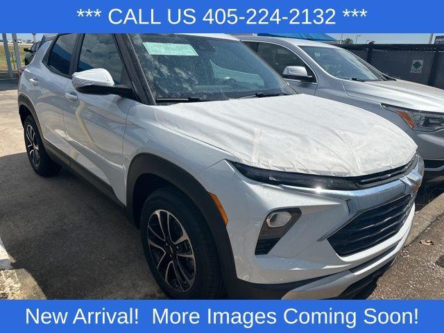 Photo of 2026 Summit White Chevrolet Trailblazer