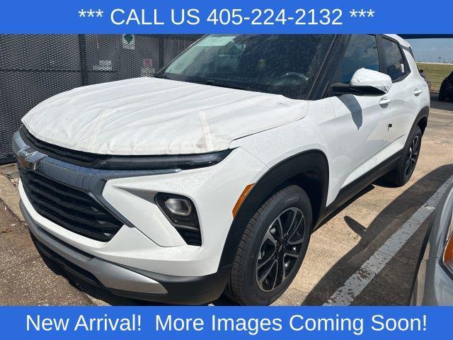 Photo of 2026 Summit White Chevrolet Trailblazer
