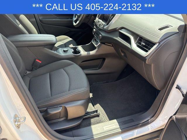Photo of 2024 Summit White GMC Terrain
