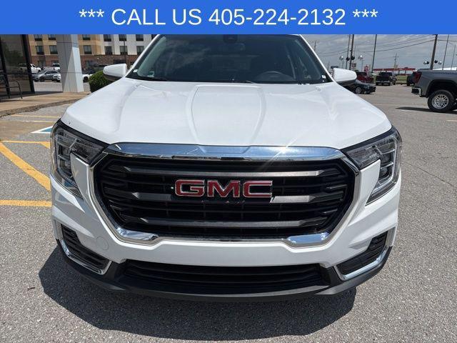 Photo of 2024 Summit White GMC Terrain