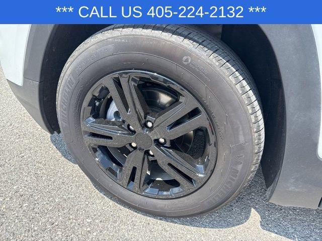 Photo of 2024 Summit White GMC Terrain