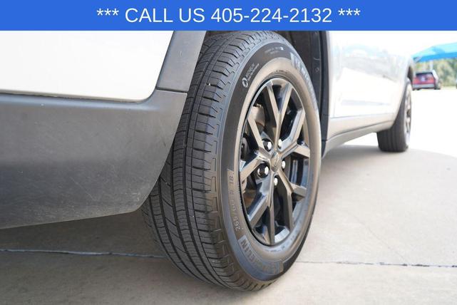 Photo of 2024 Silver Zynith Jeep Grand Cherokee L