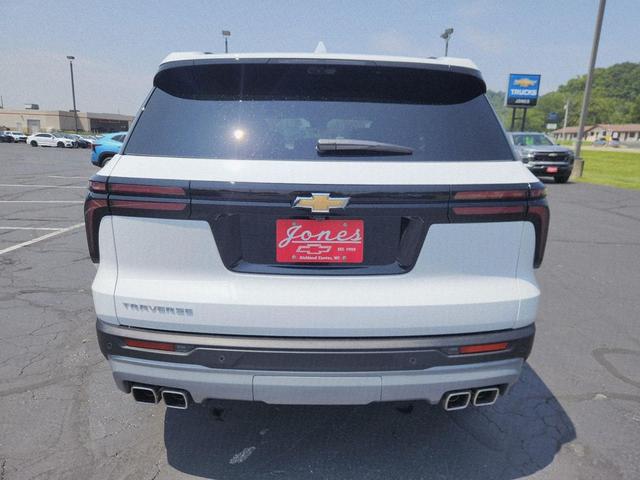 Photo of 2026 Summit White Chevrolet Traverse